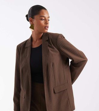 Pieces Pieces Curve blazer coordinato sartoriale a righe sottili color cioccolato-Marrone