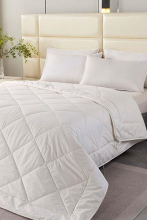 Homescapes Premium Heavy Wool Duvet Warm & Washable in White | Size: Super King