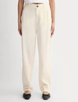 Everlane Womens Slouchy Curved Leg Buttersoft Chino Pants In Bone