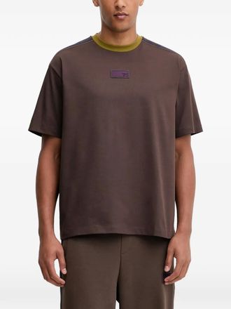 Emporio Armani T-shirt met contrasterende afwerking - Bruin