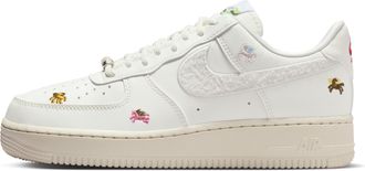 Nike Womens Air Force 1 07 SE LNY Shoes in White | IQ1143-100