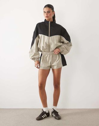 Missy Empire giacca da tuta coordinata con zip e collo alto a contrasto in beige e nero-Multicolore