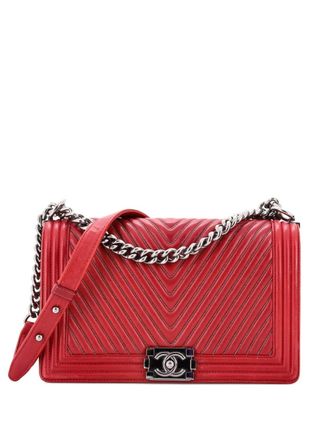 Chanel Boy Flap Bag Chevron Calfskin with Micro Chain Detail Old Medium shoulder bag - Red