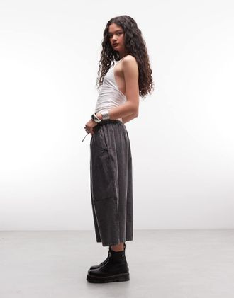Weekday Pantaloni corti oversize grigio scuro con coulisse
