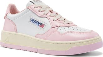 Autry Medalist Low Sneaker in Blushing Bride Leather at Nordstrom Rack, Size 7Us / 37Eu