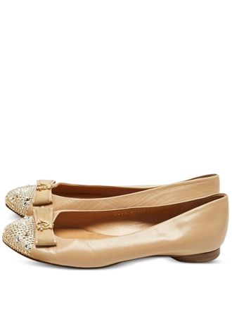 Gina crystal-embellished bow ballet flats - Neutrals