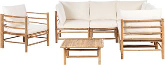 Beliani Conjunto Esquinero Modular De Jard&iacute;n De 7 Piezas Con Un Sof&aacute; De 5 Plazas, Sill&oacute;n Y Mesa De Centro De Bamb&uacute; Natural Cojines Blanco Crema Cerreto