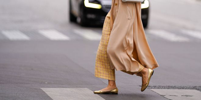 How to wear flat shoes with dresses: 5 chic outfits to copy
