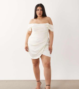 Asos Curve ASOS DESIGN Curve - Vestito corto color avorio in raso con spalle scoperte-Bianco