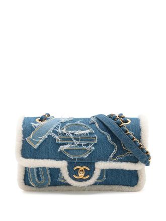 Chanel 2019 Medium Shearling Denim Egypt Hieroglyph Single Flap shoulder bag - women - Denim - One Size - White
