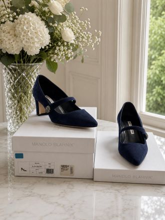 Manolo Blahnik Womens Sajada Suede Pumps In Navy