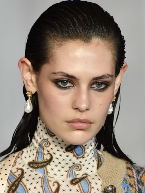 Runway Look von Etro Fall/Winter 2023/24 auf der Milan Fashion Week.