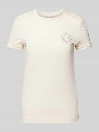 Guess T-Shirt mit Label-Badge in Offwhite, Gr&ouml;&szlig;e XS