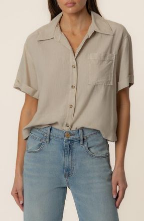 Kut from the Kloth Aida Linen Blend Short Sleeve Button-Up Top in Sand at Nordstrom, Size X-Small