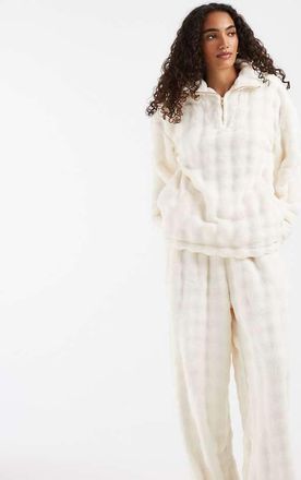 Loungeable completo coordinato con top morbido con zip al collo e pantaloni a gamba larga color crema-Bianco