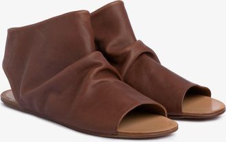 Pedro Garcia Flat sandal in brown leather| Pelaya| Spring Summer 2026