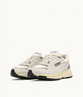 Autry Womens Hyperway Sneaker In White/silver