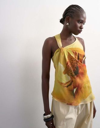 Topshop Top giallo a fiori grandi con spallina drappeggiata e nodo
