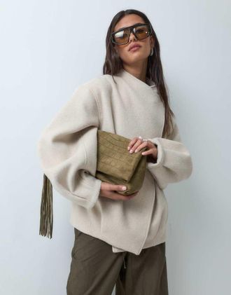 Asos cappotto formale corto con collo a cascata in lana color crema-Bianco