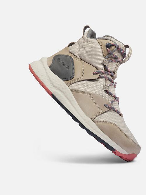 Die Wanderschuhe im Sneaker-Look von Columbia vereinen das Beste aus Style und Funktion. Damit fühlt man sich im urbanen Jungle genauso wohl wie am Land.