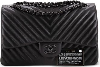 Chanel So Black Classic Double Flap Bag Chevron Lambskin Jumbo crossbody bag - Zwart