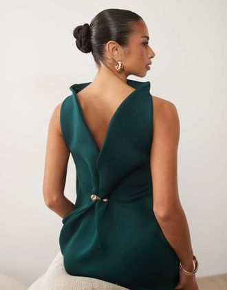 Asos vestito corto con scollo alto a taglio obliquo e dettaglio sul retro rifinito in tessuto scuba verde bottiglia