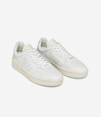 Veja Sneakers V-90