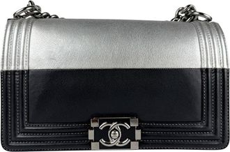 Chanel Leather Shoulder Bag (Pre-Owned)