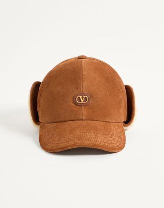 Valentino Garavani Valentino Garavani Vlogo Signature baseball cap in suede and sheepskin Man BROWN/BUTTER 57