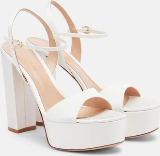 Gianvito Rossi Sandalias con plataforma Marlena de sat&eacute;n