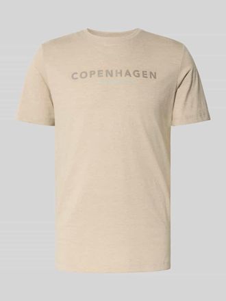 Lindbergh Lindbergh T-Shirt mit Label-Print in Stein, Gr&ouml;&szlig;e L