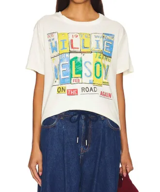 Daydreamer Willie Neslon On The Road Again Boyfriend Tee In Stone Vintage