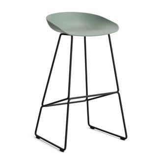 HAY About A Stool AAS 38 Barhocker H 85, schwarz / fall green 2.0 (Kunststoffgleiter)