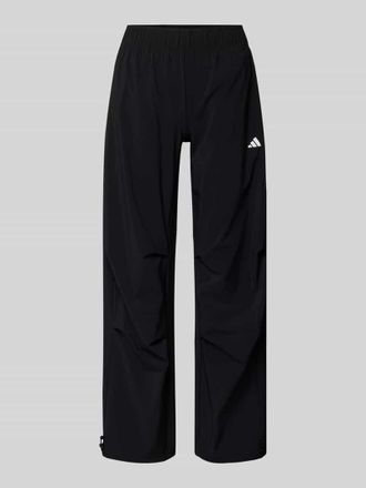 adidas Wide Fit Stoffhose mit Logo-Print in Black, Gr&ouml;&szlig;e XL