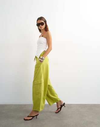 Topshop Pantaloni cargo allacciati in vita verde lime-***