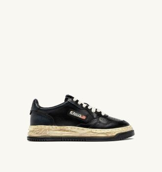 Autry SNEAKERS MEDALIST LOW SUPER VINTAGE Autry x Maison MIHARA YASUHIRO General Scale. IN PELLE NERA