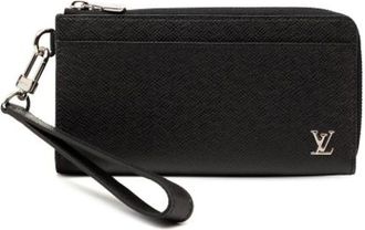 Louis Vuitton Pre-owned Clutches, female, Black, Size: ONE SIZE Pre-owned Taiga Leather Wallet