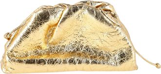 Bottega Veneta Bottega Veneta mini clutch tasje met kreukels in goudkleurig leer