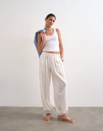 Topshop Pantaloni a palloncino bianchi in lino con vita elasticizzata-Bianco