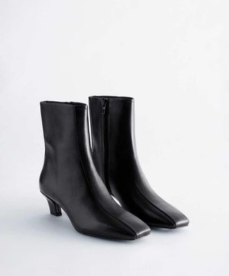 & Other Stories Premium stivaletti in pelle con punta squadrata neri-Nero