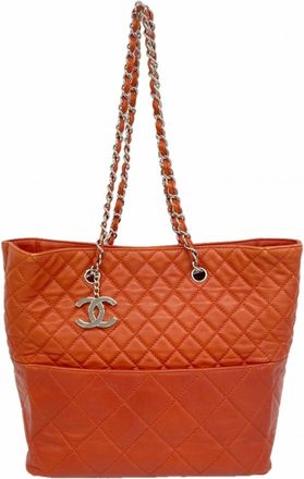 Chanel Red Color Leather Tote Bag (Pre-Owned)