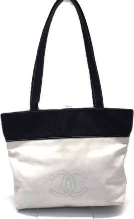 Chanel White Leather Tote Bag (Pre-Owned)
