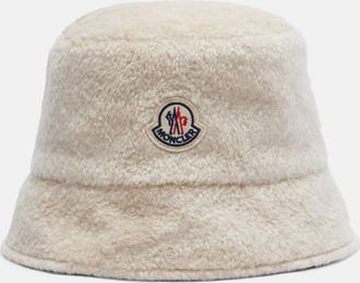 Moncler Logo reversible teddy bucket hat