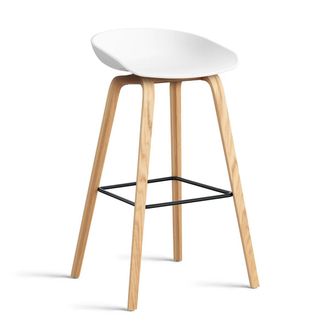 HAY Kopie - HAY - About A Stool AAS 32 H 75 cm, Eiche lackiert / schwarz / white 2.0 (Kunststoffgleiter)