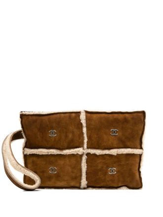 Chanel 2000 shearling suede clutch - women - Sheep Skin/Shearling - One Size - Brown