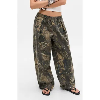 BDG Bobbi Camouflage Pants in Brown at Nordstrom, Size Large