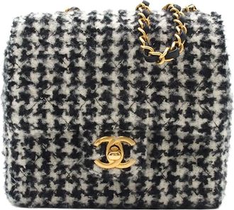 Chanel Borsa a tracolla squadrata mini in tweed trapuntato con motivo pied-de-poule e battente 2021-2025 - Nero