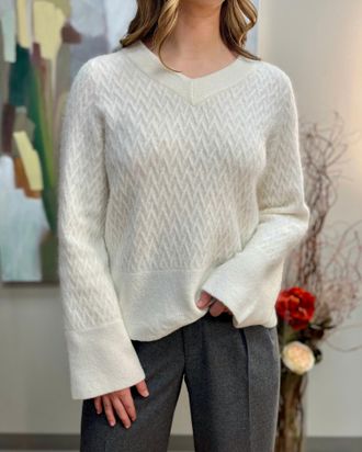 Closed Long Sleeve V-Neck Pullover In 218 Ivory