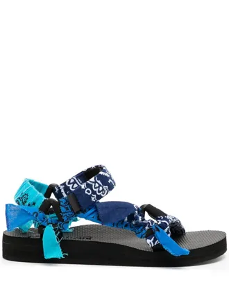 Arizona Love Sandali Trekky con stampa bandana - Blu