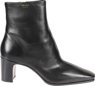 Prada Botines de piel de becerro con punta fina - Shoes - Mujer - Negro - 37 1/2 EU